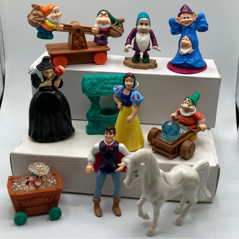 Vintage McDonald’s 1992 Disneys Snow White and the Seven Dwarves, Set of 8